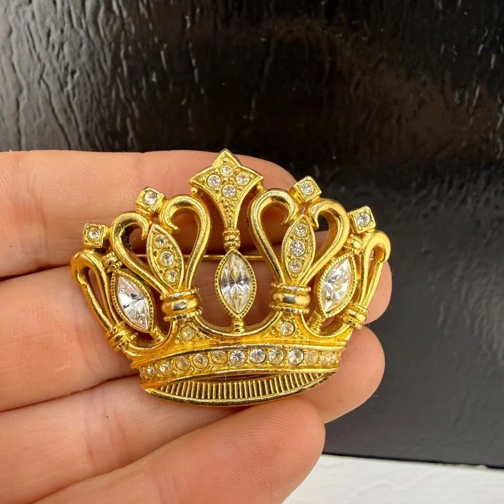 Vintage KJL Avon Crown Brooch Gold Tone Rhinestone Signed Kenneth Jay Lane